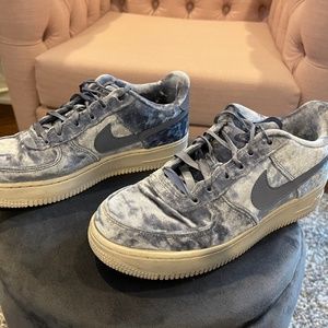 Nike Air Force 1 - Velvet size 7Y
